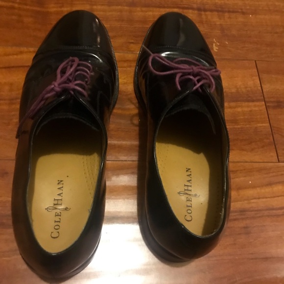 Black Cole Haan Oxford Dress Shoe - Picture 3 of 4